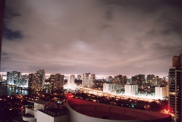 Singles in Aventura: view of the city