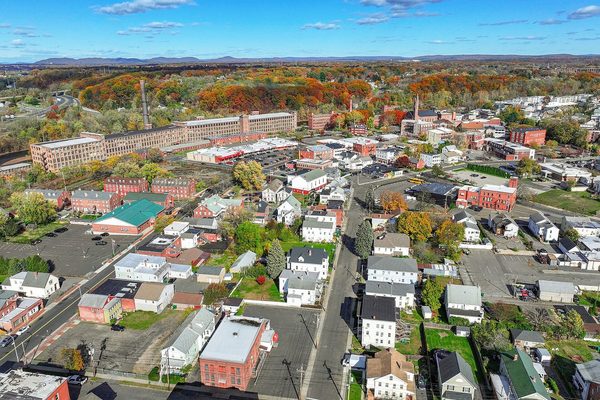 Singles in Chicopee: view of the city