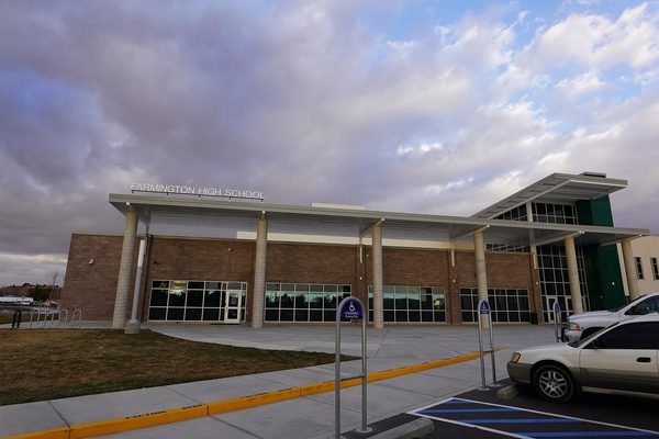 Singles in Farmington: view of the city