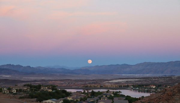 Singles in Henderson: view of the city