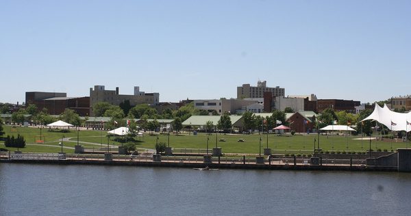 Singles in Lorain: view of the city