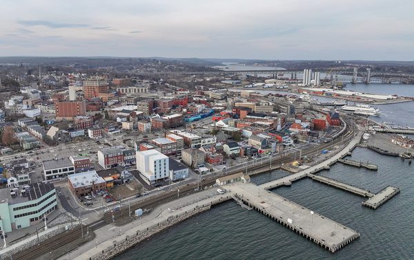 Singles in New London: view of the city