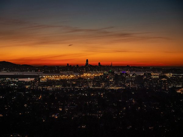 Singles in Oakland: view of the city
