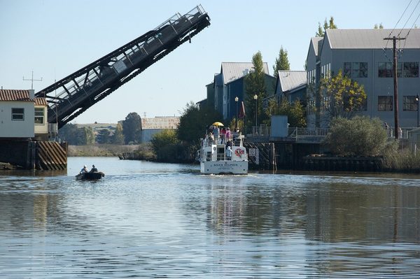 Singles in Petaluma: view of the city