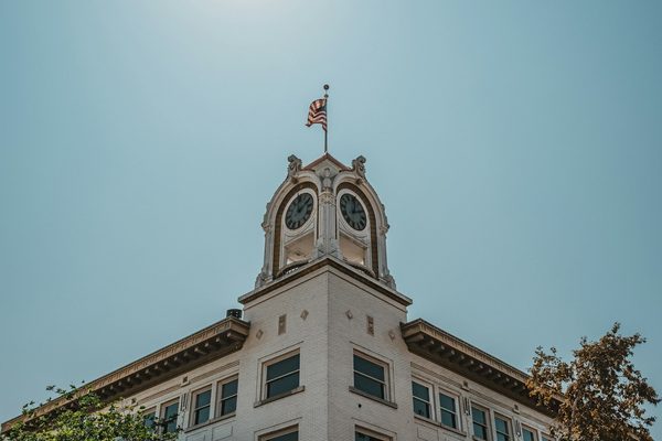 Singles in Santa Ana: view of the city