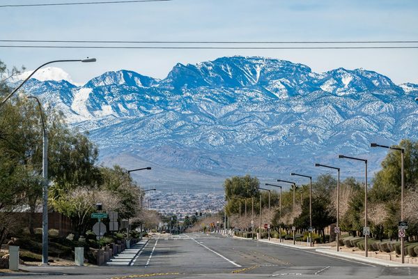 Singles in Spring Valley: view of the city