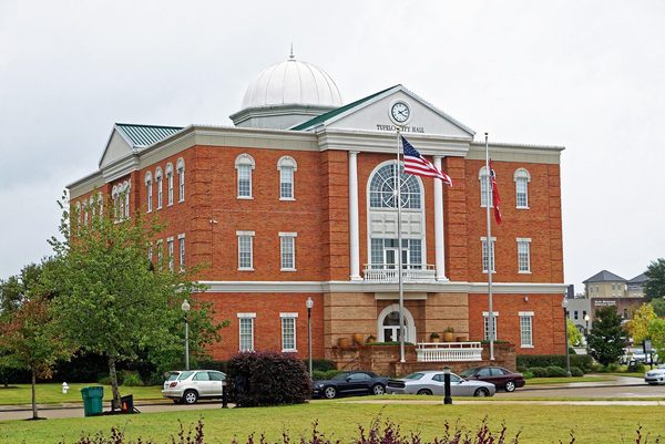 Singles in Tupelo: view of the city