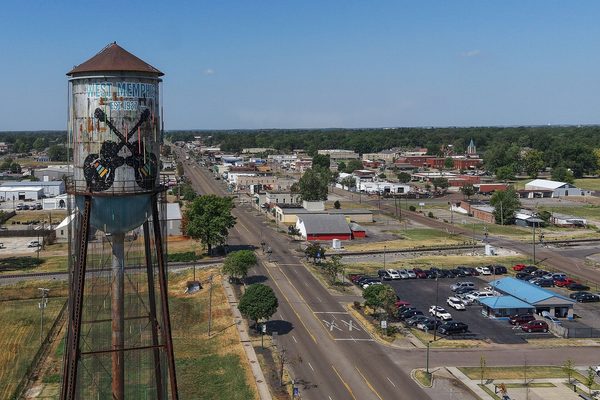 Singles in West Memphis: view of the city